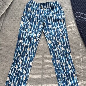 NIC+ZOE Indigo and Ivory Patterned Fabric